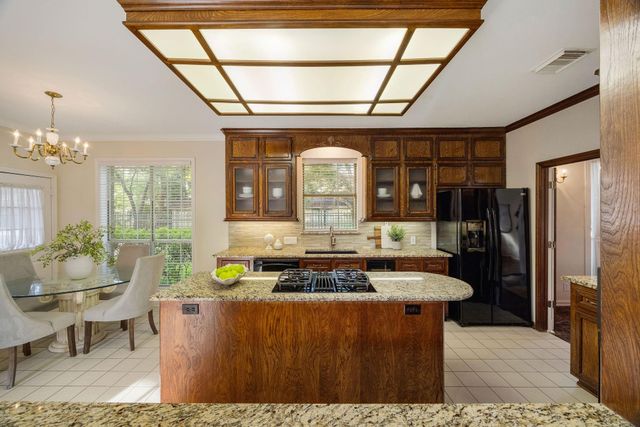 4900 Cedar Street, Bellaire, TX 77401