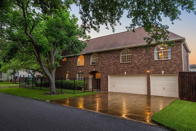 4900 Cedar Street, Bellaire, TX 77401