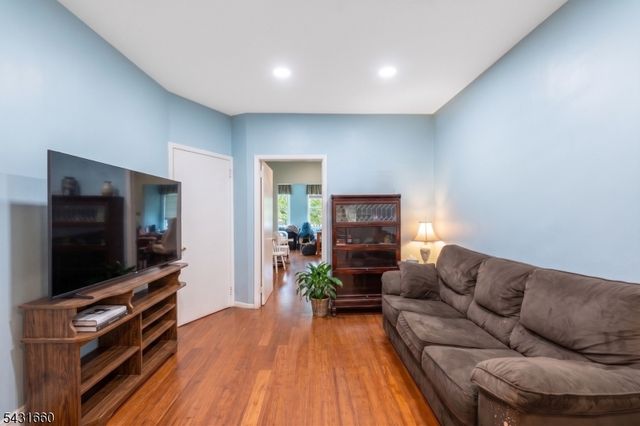 140 Clendenny Ave, Jersey City, NJ 07304