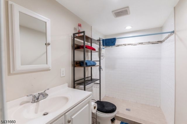 140 Clendenny Ave, Jersey City, NJ 07304