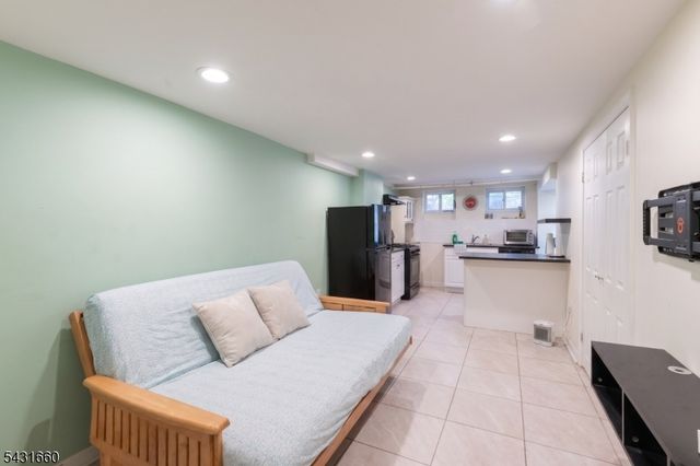 140 Clendenny Ave, Jersey City, NJ 07304