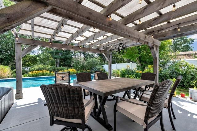 66 Sheaffer Rd, Barnstable, MA 02632