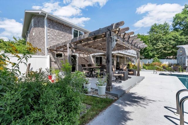66 Sheaffer Rd, Barnstable, MA 02632