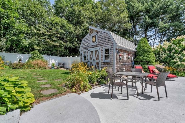 66 Sheaffer Rd, Barnstable, MA 02632