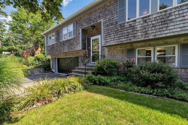 66 Sheaffer Rd, Barnstable, MA 02632