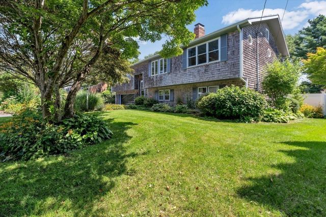 66 Sheaffer Rd, Barnstable, MA 02632