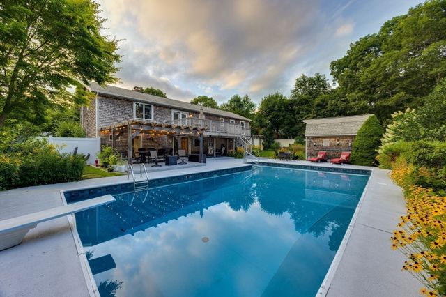 66 Sheaffer Rd, Barnstable, MA 02632