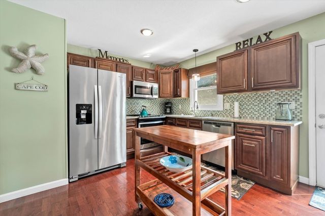 66 Sheaffer Rd, Barnstable, MA 02632