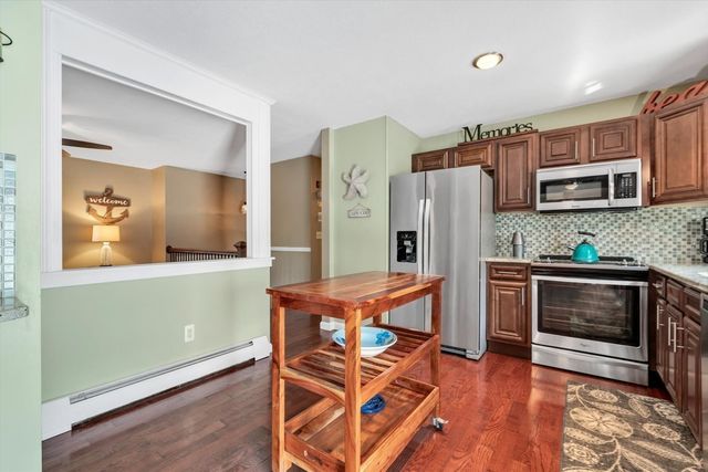 66 Sheaffer Rd, Barnstable, MA 02632