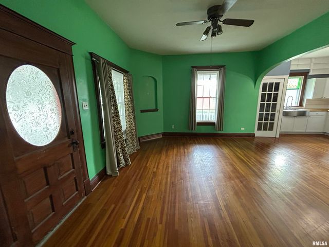 211 S MAIN Street, Athens, IL 62613