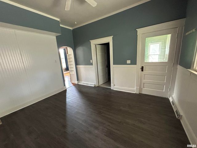 211 S MAIN Street, Athens, IL 62613