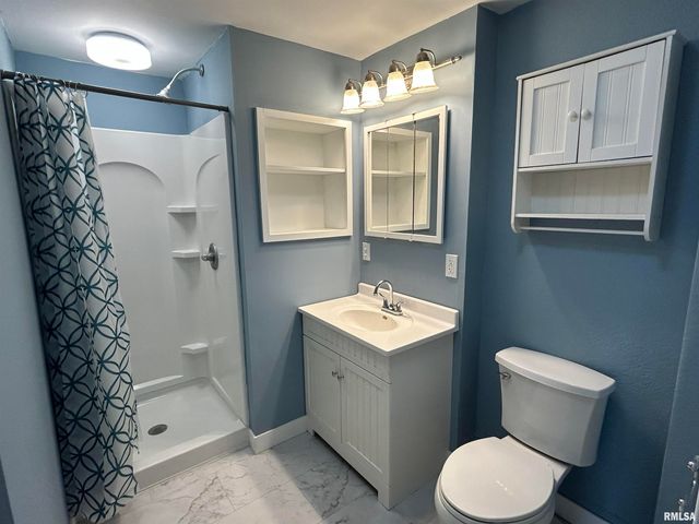 211 S MAIN Street, Athens, IL 62613