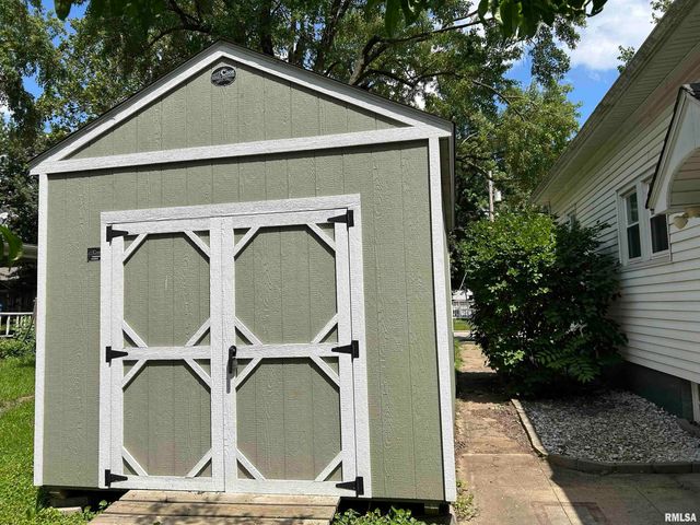 211 S MAIN Street, Athens, IL 62613