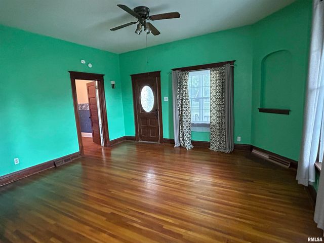 211 S MAIN Street, Athens, IL 62613