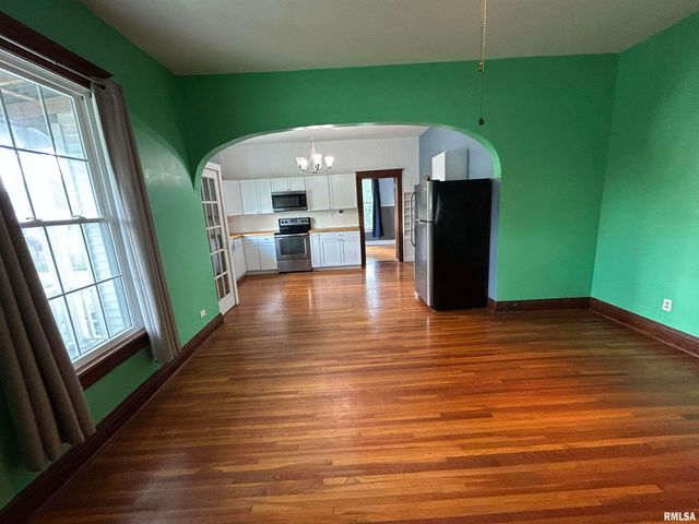 211 S MAIN Street, Athens, IL 62613