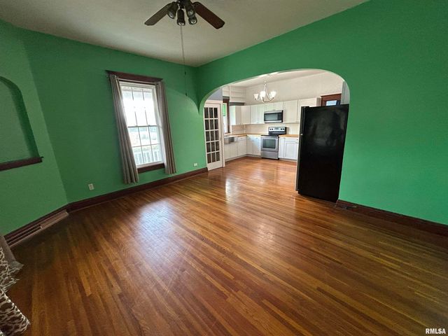 211 S MAIN Street, Athens, IL 62613