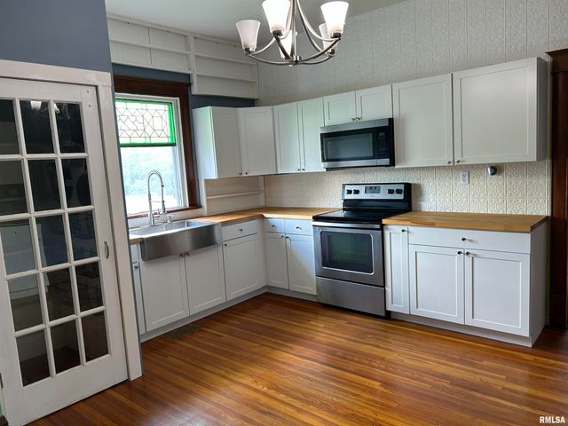 211 S MAIN Street, Athens, IL 62613