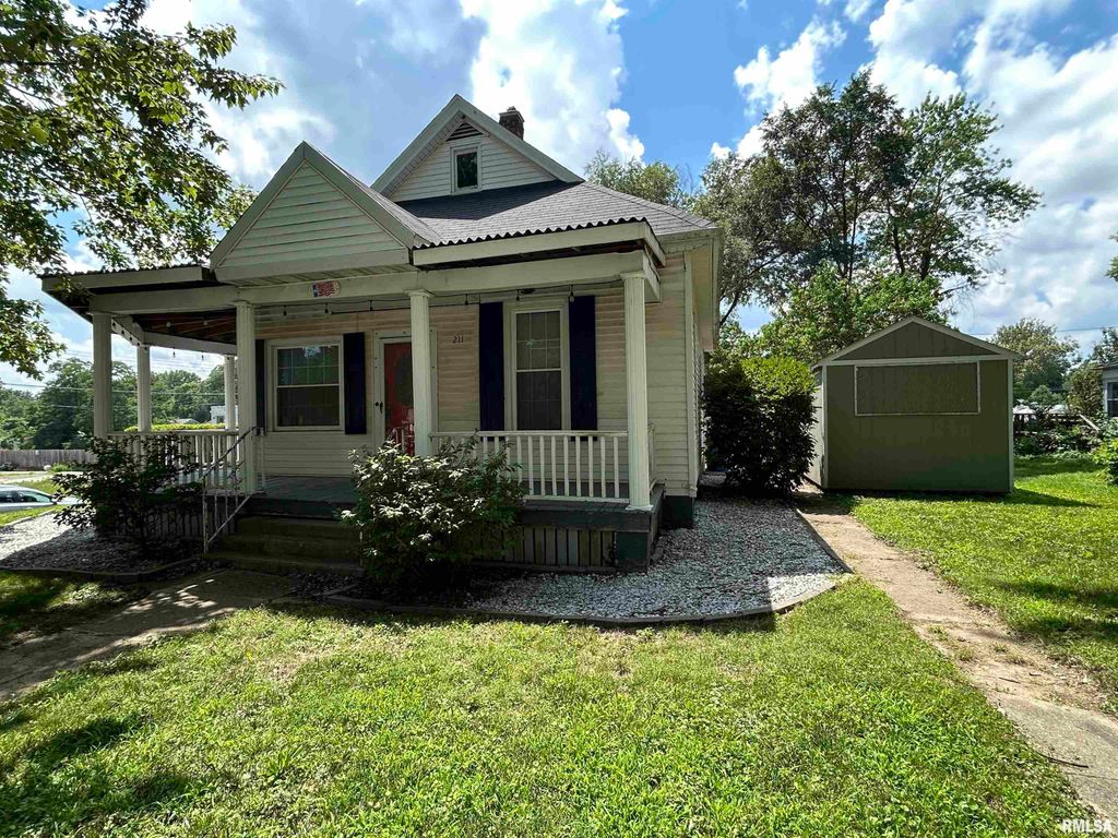 211 S MAIN Street, Athens, IL 62613
