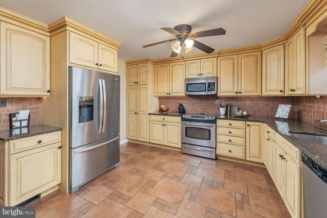 747 WILLOW DR, Gibbstown, NJ 08027