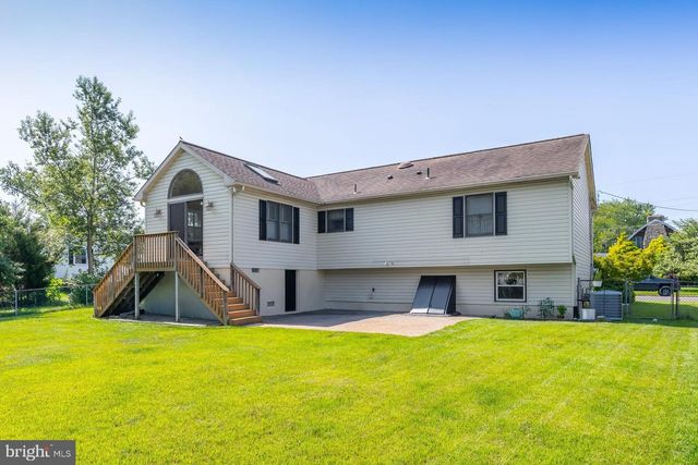 747 WILLOW DR, Gibbstown, NJ 08027