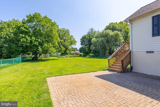 747 WILLOW DR, Gibbstown, NJ 08027