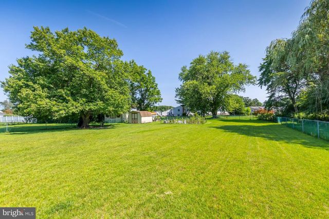747 WILLOW DR, Gibbstown, NJ 08027