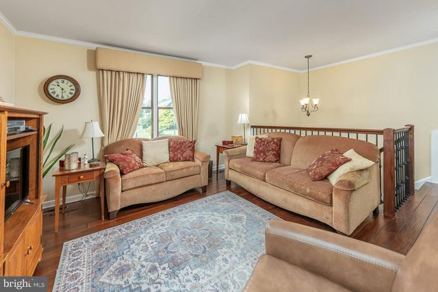 747 WILLOW DR, Gibbstown, NJ 08027