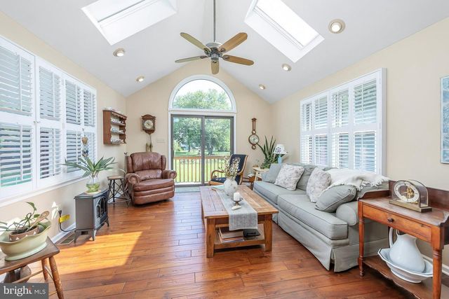 747 WILLOW DR, Gibbstown, NJ 08027