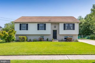747 WILLOW DR, Gibbstown, NJ 08027