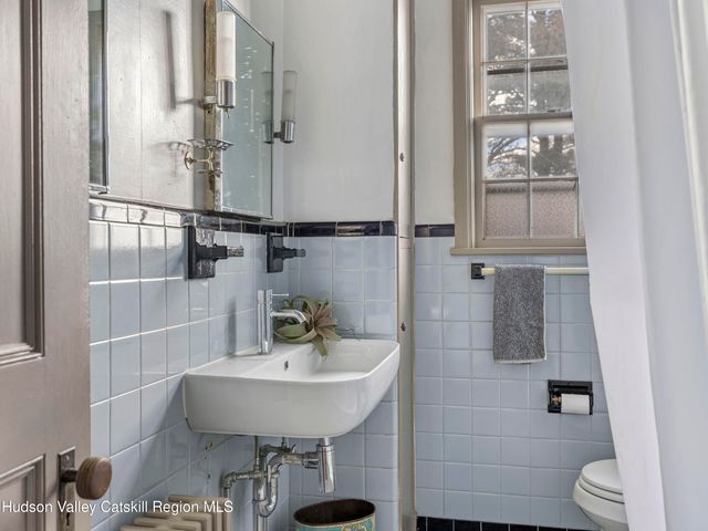 7432 S Broadway, Red Hook, NY 12571