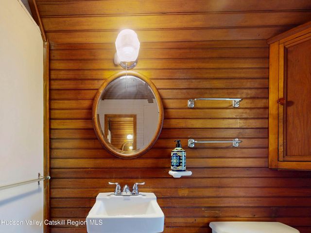 7432 S Broadway, Red Hook, NY 12571