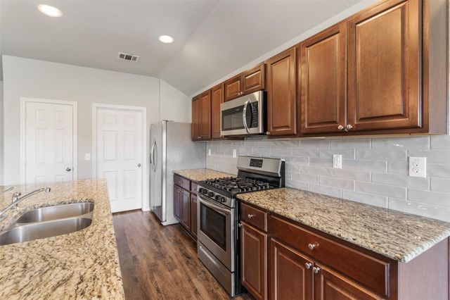 114 Courageous Side Way, Magnolia, TX 77354