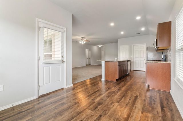 114 Courageous Side Way, Magnolia, TX 77354