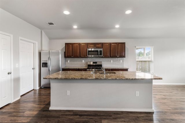 114 Courageous Side Way, Magnolia, TX 77354