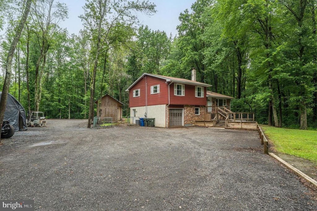 8 SPRING HILL LN, Burlington, NJ 08016