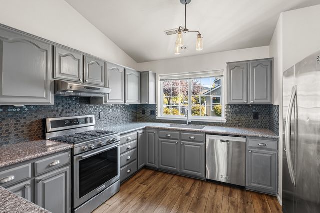 1224 N Modoc Avenue 57, Medford, OR 97504