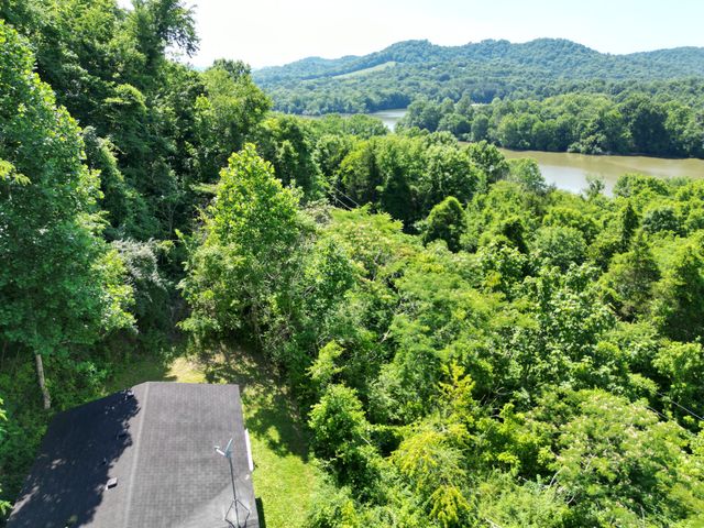 242 Lynch Ln, Gainesboro, TN 38562