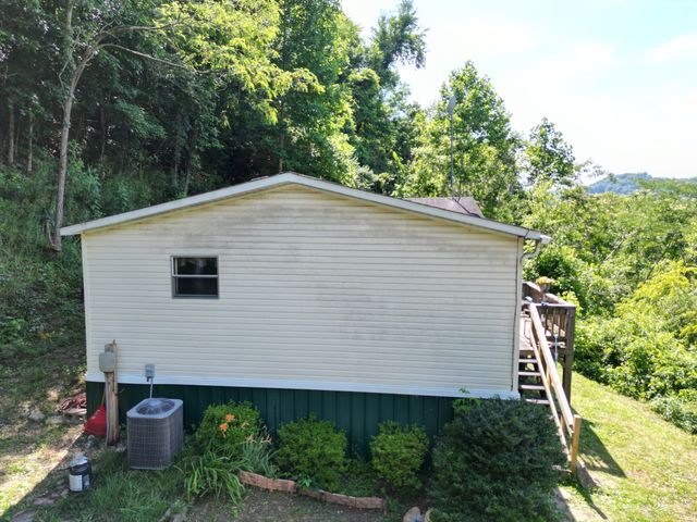 242 Lynch Ln, Gainesboro, TN 38562