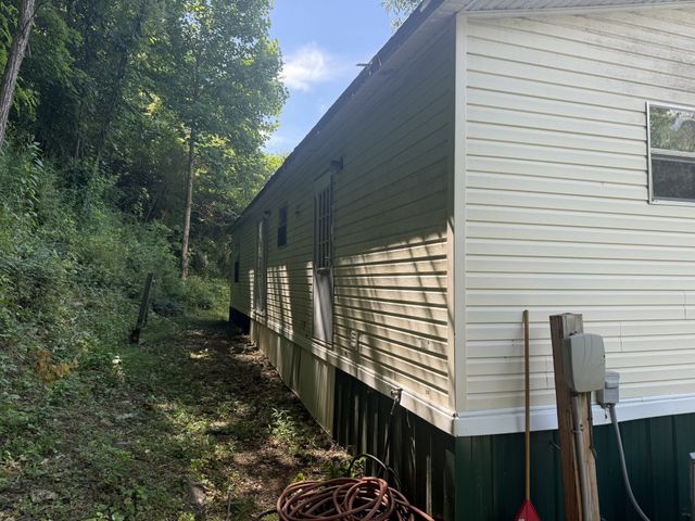 242 Lynch Ln, Gainesboro, TN 38562