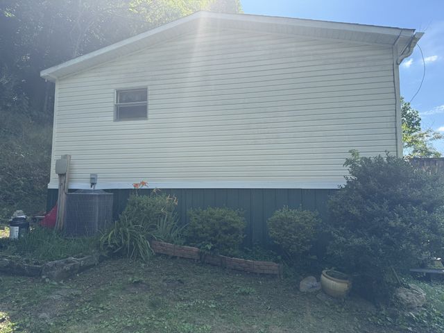 242 Lynch Ln, Gainesboro, TN 38562