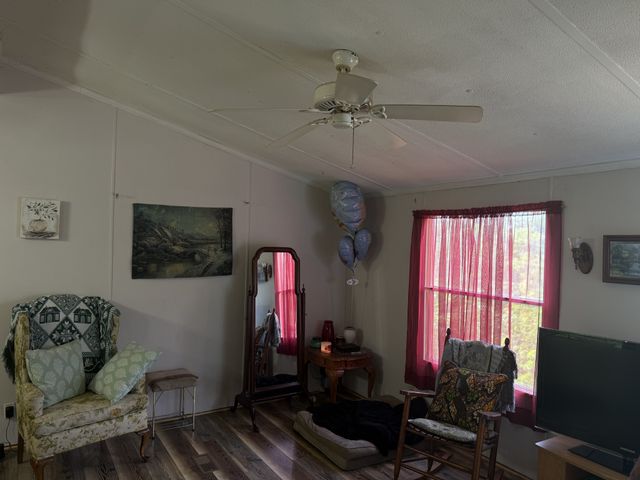 242 Lynch Ln, Gainesboro, TN 38562
