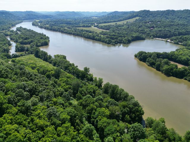242 Lynch Ln, Gainesboro, TN 38562