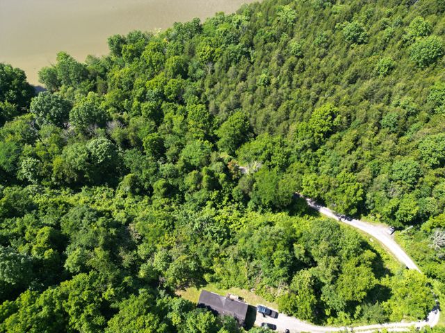 242 Lynch Ln, Gainesboro, TN 38562