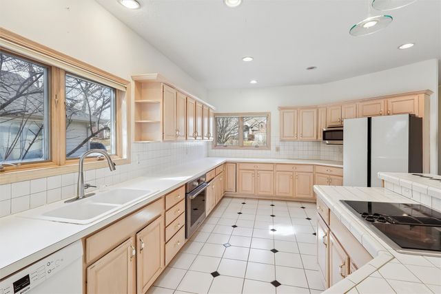 1104 Glen Oaks Drive, West Des Moines, IA 50266