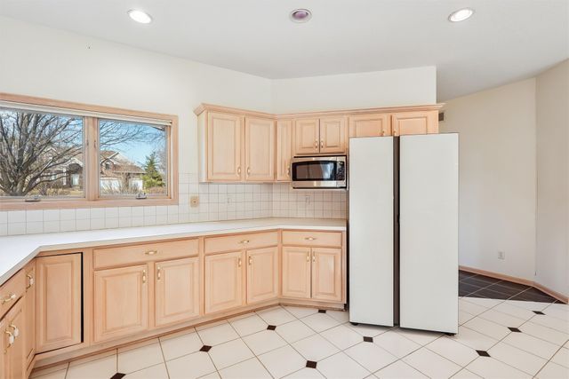 1104 Glen Oaks Drive, West Des Moines, IA 50266