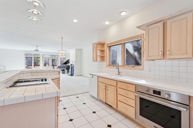 1104 Glen Oaks Drive, West Des Moines, IA 50266