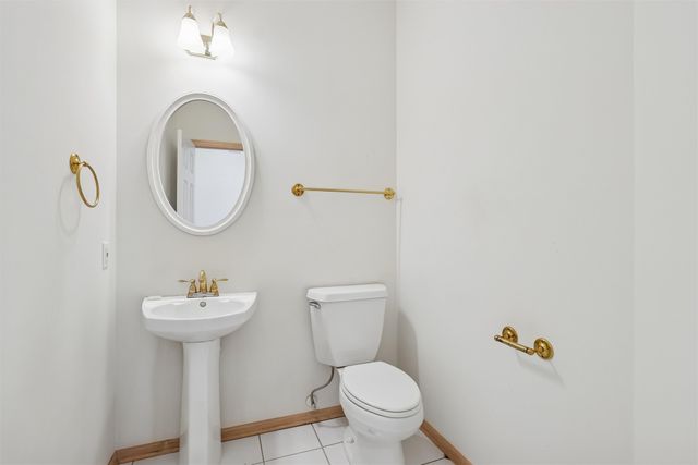 1104 Glen Oaks Drive, West Des Moines, IA 50266