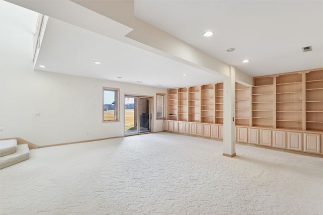 1104 Glen Oaks Drive, West Des Moines, IA 50266