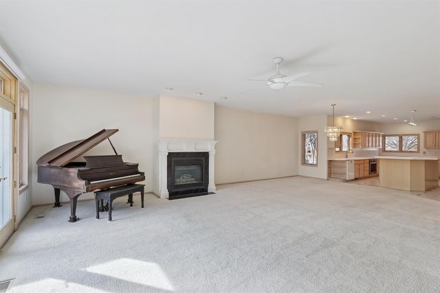 1104 Glen Oaks Drive, West Des Moines, IA 50266