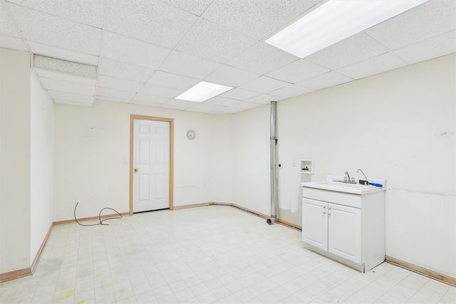 1104 Glen Oaks Drive, West Des Moines, IA 50266